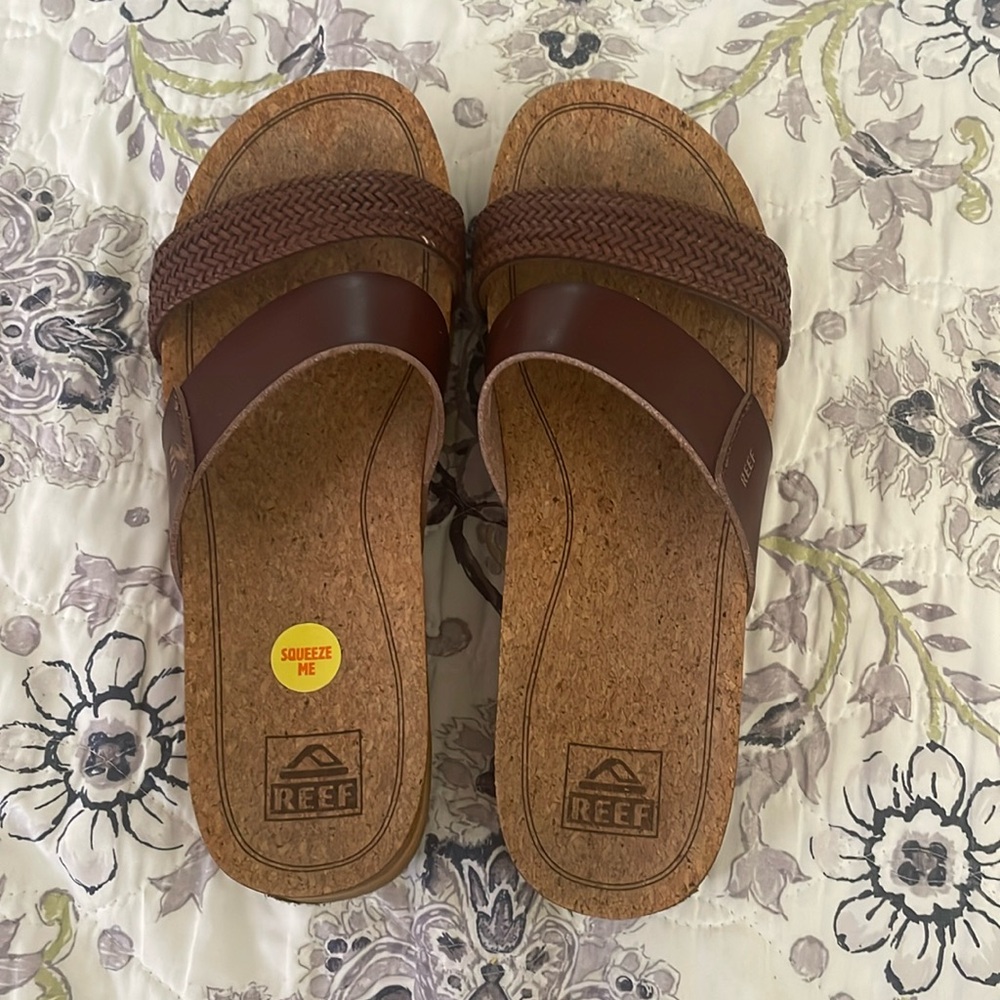 Woman’s REEF platform sandals size 11 with arch support